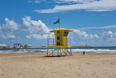 Vilanova i la Geltrú inicia la temporada de platges amb l'obertura de les guinguetes i noves restriccions. Ajuntament de Vilanova